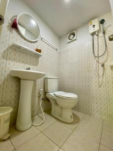 a bathroom with a toilet and a sink and a shower at Baan Suan Yensabai @Ayutthaya in Phra Nakhon Si Ayutthaya
