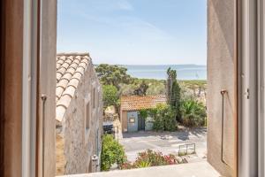 a view of the ocean from a window of a building at Maison Vacances Mer in Bages