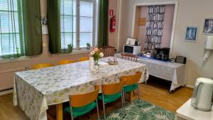 a dining room with a table and chairs at Hostelli Marja in Mikkeli