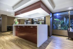 a bar in a restaurant with an aquarium at NH Collection Bogota Andino Royal in Bogotá +40 photos