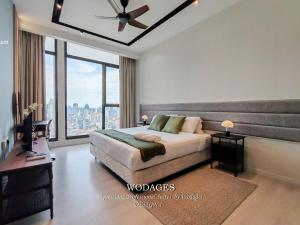a bedroom with a bed and a large window at KLCC Expressionz by WGS, 300Mbps WiFi in Kuala Lumpur +138 photos