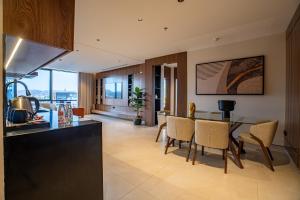 a kitchen and dining room with a table and chairs at فندق ليماكو in Najran