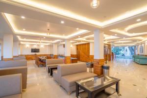 a lobby of a hospital with couches and tables at Treebo Fagu Peaks in Shimla
