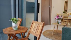 a room with a table and chairs with flowers on it at 2BR-2WC-Vinhomes Grand Park-Sunset View-VincomMeGaMall-WindyHomes in Long Bình