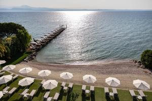 an aerial view of a beach with umbrellas and the ocean at Hotel Ocelle Thermae & Spa - Adults Only in Sirmione
