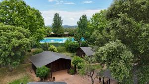 an overhead view of a house with a swimming pool at Cabañas bungalow, El Bosque de los Sueños in Cubillos del Sil