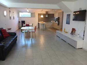 a living room and kitchen with a couch and a table at Bed & Breakfast La Volpe e L'Uva in Santa Marinella