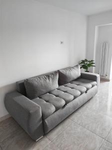 a gray couch sitting in a living room at Apartament Bianco in Brăila