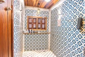 a room with a blue and white tiled wall at Mlis Kampot River in Kampot