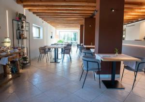 a restaurant with tables and chairs in a room at Agriturismo Camerin - CL Agri Lounge in Conegliano