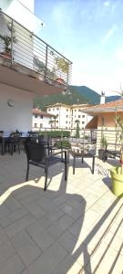 a group of benches sitting on a patio at Casa Vela in Riva del Garda