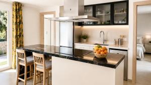 a kitchen with a counter with a bowl of fruit on it at Casita del Toro - Rooftop Terrace & Sea View in Vinarós