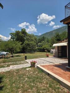 a patio with a view of a mountain at Volo Libero - Guest House in Poggio Bustone