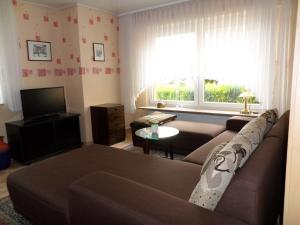 a living room with a couch and a television at Ferienwohnung Bischoff in Michelstadt