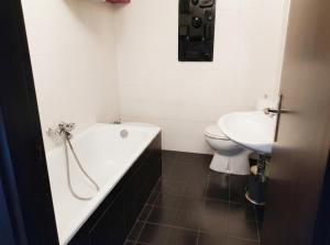 a bathroom with a tub and a toilet and a sink at La finestra sul Matese in San Massimo +10 photos