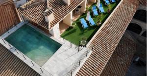 an overhead view of a swimming pool on a building at Hotel Palacio de Mengibar in Mengibar