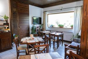 a restaurant with wooden tables and chairs and a window at River Hotel in Castel di Sangro