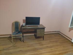 a desk with a computer and a chair in a room at Marinel in Vršac