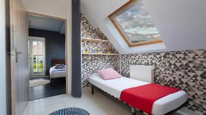 a small bedroom with a bed and a window at Villa Cerf - SPA Privé, Climatisation, Sauna, Borne d'arcade, Babyfoot in Ittenheim