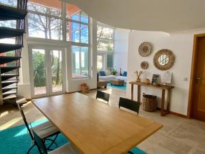 a large living room with a wooden table and chairs at Lighthouse Apartment in Luz