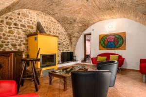 a living room with a stone wall at -Piscina privata- 10 posti letto, Wifi, AC, Garden in Ripatransone