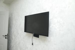 a flat screen tv hanging on a wall at SunRise in Masazır