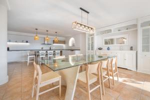 a kitchen with a glass table and chairs at Mora Beach in Tarragona