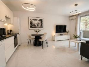 a kitchen and living room with a table and chairs at Appartement luxury in Montpellier