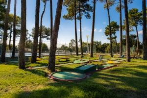 a park with palm trees in the grass at Kampaoh Sesimbra in Sesimbra +42 photos