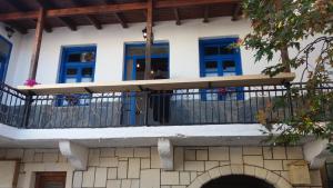 A balcony or terrace at Petrinos Milos