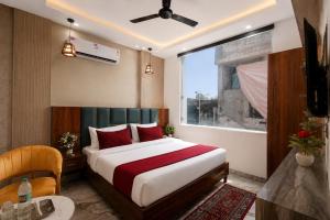a hotel room with a bed and a window at Hotel The RG Grand Inn Near Chandigarh Railway Station in Chandīgarh
