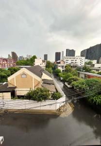 a bridge over a river in a city with buildings at Peaberry Place - พีเบอร์รี่เพลส in Ban Zong Katiam