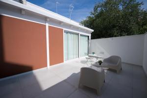 a balcony with a table and chairs on a building at La VILLA in Modugno