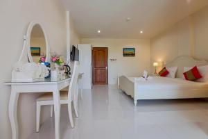 Postel nebo postele na pokoji v ubytování JS Residence Krabi
