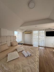 a large bedroom with a large bed with two pillows at Hotel Palma in Novi Pazar
