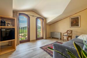 a living room with a couch and a tv at Borgo Petrarca in Arquà Petrarca