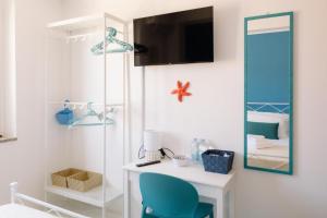 a bathroom with a desk and a mirror at Chianalea Guesthouse in Scilla