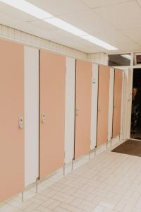 a row of lockers in a hospital hallway at Camping De Meidoorn in Sluis