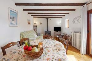 a room with a table with a basket of fruit on it at La Clé de l'Arboux in Mandagout