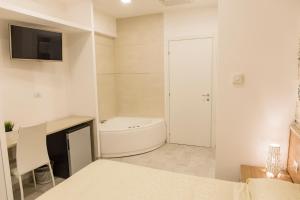 Posteľ alebo postele v izbe v ubytovaní Metronia Guest House
