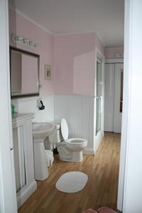 A bathroom at Belgravia B&B