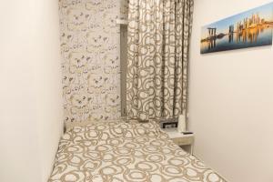 Posteľ alebo postele v izbe v ubytovaní Metronia Guest House