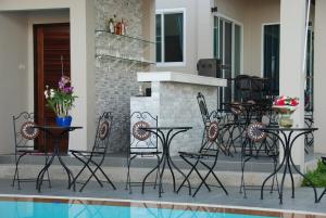 Bazén v ubytování Thuan Resort nebo v jeho okolí