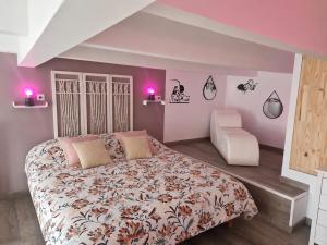 a bedroom with a large bed and a chair at Le secret show in Saumur