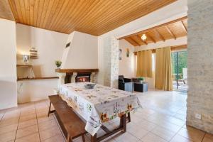 a living room with a table and a fireplace at Gite xl proche Grottes Lascaux in Fossemagne