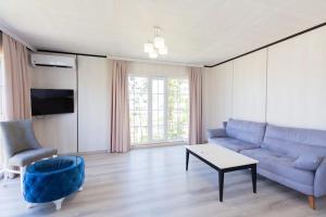 a living room with a blue couch and a table at Astalanya City in Astara