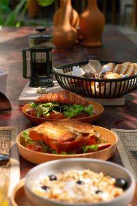 a table with plates of food and bowls of food at Casa Gili Moitas in Praia de Moitas