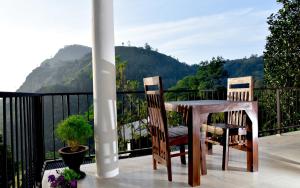 A general mountain view or a mountain view taken from the homestay