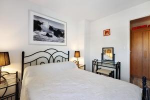 a bedroom with a bed and a table and a mirror at Maison La Parée Plage in Bretignolles-sur-Mer