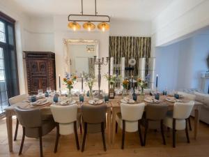 a dining room with a long table and chairs at Hastings House 9-Bedroom Holiday House in Hastings +30 photos